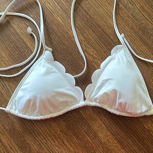 PINK Victoria's Secret White Scalloped Bra